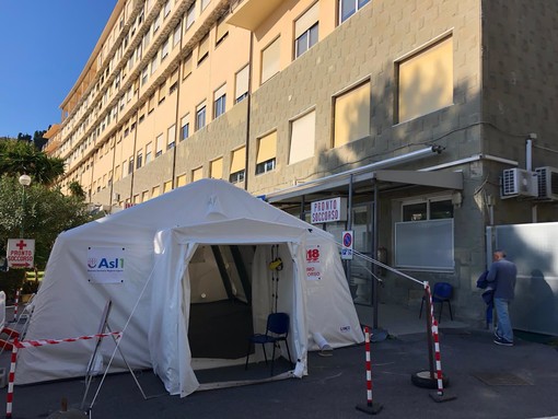 Ospedale di Imperia pieno e pazienti trasferiti a Sanremo, insorgono i sindacati