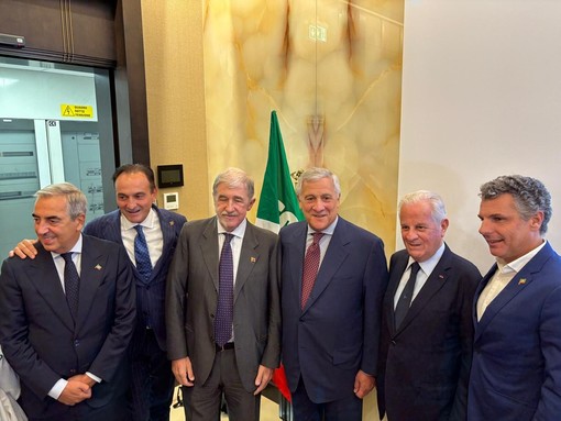Antonio Tajani a Genova per Marco Bucci lancia la stoccata a Toti: “Non l'abbiamo lasciato solo perché non eravamo in giunta, ora è una stagione diversa” Antonio Tajani a Genova per Marco Bucci lancia la stoccata a Toti: “Non l'abbiamo lasciato solo perché non eravamo in giunta, ora è una stagione diversa”