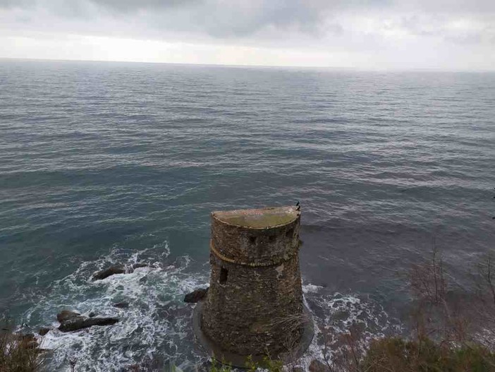 Imperia: danni alla torre di Prarola dopo la mareggiata, il sindaco scrive al ministero dei beni culturali Imperia: danni alla torre di Prarola dopo la mareggiata, il sindaco scrive al ministero dei beni culturali