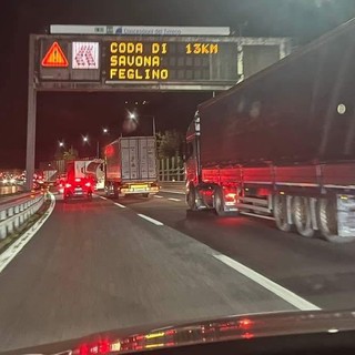 Ponte da "tutto esaurito", ma i turisti rimangono bloccati in autostrada