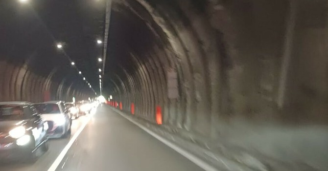 Rientro dal ponte del 1° maggio sulla Statale 28, code in aumento in coincidenza del ponte Uveghi