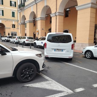 Imperia, il numero unico taxi, arriva in Consiglio. Bracco: “Il Comune finanzia un servizio privato con soldi pubblici” Imperia, il numero unico taxi, arriva in Consiglio. Bracco: “Il Comune finanzia un servizio privato con soldi pubblici”