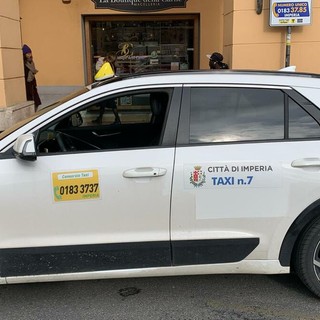 Taxi,  polemica sul “numero unico”: utenti confusi e operatori sul piede di guerra