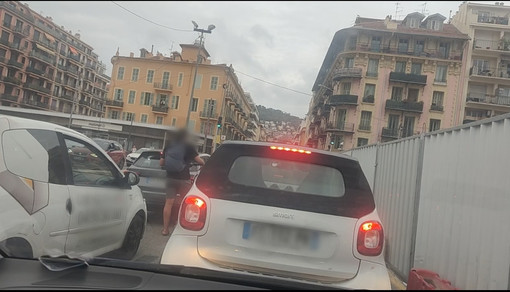 A Nizza torna l’incubo dei 'Vol à la Portière', imperiese sventa un furto fermo ad un semaforo in pieno centro