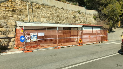 Iniziata la demolizione del chiosco 'U Tecciu de ma'' alla Galeazza, storico punto di ritrovo per i giovani della città