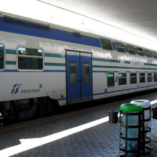Rissa sul treno regionale: circolazione ferma per circa 30 minuti, fuggiti i tre ragazzi protagonisti della zuffa