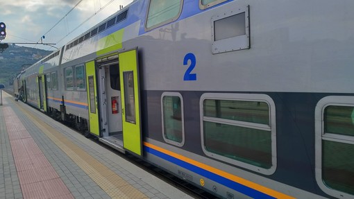 Regione, treni gratis per gli studenti under 19 e sconti del 50% per gli under 26 Regione, treni gratis per gli studenti under 19 e sconti del 50% per gli under 26