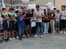 L'ultimo saluto a Samuele e l’abbraccio di Pogacar: "Avrebbe fatto di tutto per quella maglia" L'ultimo saluto a Samuele e l’abbraccio di Pogacar: "Avrebbe fatto di tutto per quella maglia"