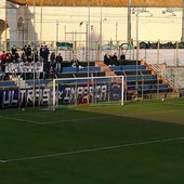 Lo striscione di protesta esposto dagli Ultras