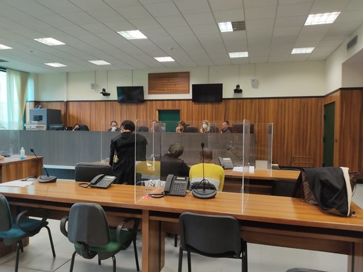 In Corte d’Assise il processo per l’omicidio del migrante a Roverino: caccia a un un testimone, l’unico amico dell’imputato (foto) In Corte d’Assise il processo per l’omicidio del migrante a Roverino: caccia a un un testimone, l’unico amico dell’imputato (foto)