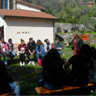 Imperia: all'uliveto sperimentale, i ragazzi del Vieusseux hanno incontrato gli studenti del C.I.F. di Genova