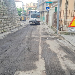 Imperia, lavori di asfaltatura di Via Verdi a Porto Maurizio