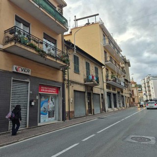 Castelvecchio, residenti esasperati: auto danneggiate e via Nazionale sempre più pericolosa