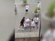 Giovani pestano a sangue un anziano in piazza nel Napoletano, il video choc