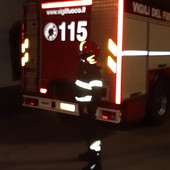 Villetta in fiamme nella notte a Valloria:  in salvo una coppia di anziani