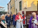 Imperia, per le vie del Parasio la suggestiva Via Crucis vicariale