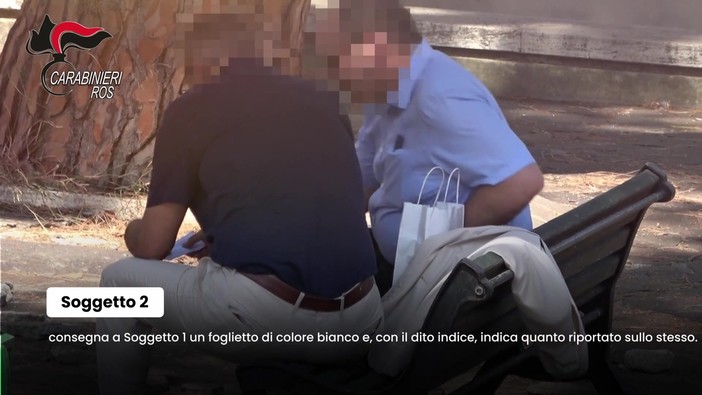 Spionaggio per la Russia, il video: ecco come agiva l'ex 007 italiano Spionaggio per la Russia, il video: ecco come agiva l'ex 007 italiano