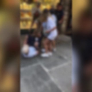 Turista reagisce a tentativo di furto a Venezia e scatta la rissa