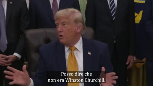 Starmer si dimette, la battuta di Trump: "Non era Winston Churchill" Starmer si dimette, la battuta di Trump: "Non era Winston Churchill"