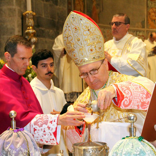 In cattedrale  la Messa Crismale presieduta dal vescovo Guglielmo (foto)