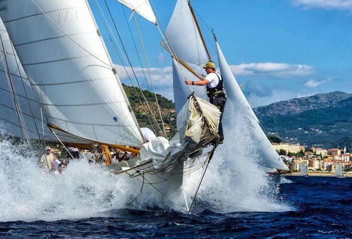 Gli incursori della Marina Militare aprono il raduno delle Vele d'Epoca di Imperia Gli incursori della Marina Militare aprono il raduno delle Vele d'Epoca di Imperia