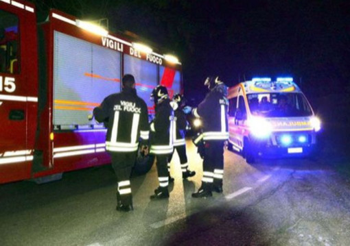Cervo, donna si sente male sugli scogli: intervento nella notte di vigili del fuoco e 118 Cervo, donna si sente male sugli scogli: intervento nella notte di vigili del fuoco e 118
