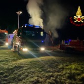 Incendio di sterpaglie a Diano Castello: notte di lavoro per i vigili del fuoco Incendio di sterpaglie a Diano Castello: notte di lavoro per i vigili del fuoco