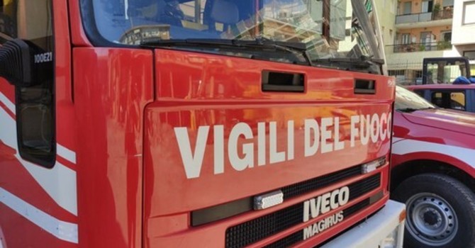 Incendio nel bosco sopra Pairola, in fumo un ettaro di pineta Incendio nel bosco sopra Pairola, in fumo un ettaro di pineta