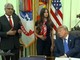 "Si tocca la pancia per svegliare Trump con una scossa", la nuova teoria complottista sui social "Si tocca la pancia per svegliare Trump con una scossa", la nuova teoria complottista sui social