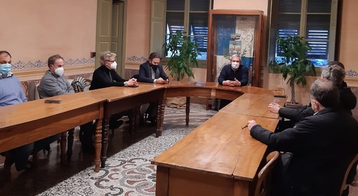 Pontedassio: si lavora per la realizzazione di nuovi ambulatori medico-sanitari, ieri l'incontro con il direttore generale dell'Asl (foto) Pontedassio: si lavora per la realizzazione di nuovi ambulatori medico-sanitari, ieri l'incontro con il direttore generale dell'Asl (foto)