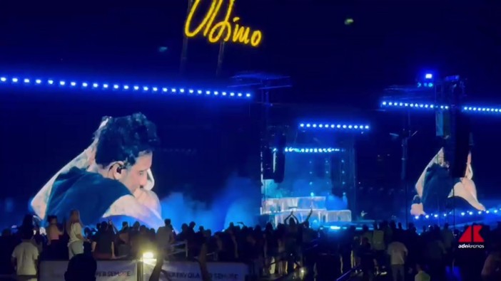 L'abbraccio tra due generazioni, Moro e Ultimo emozionano Tor Vergata
