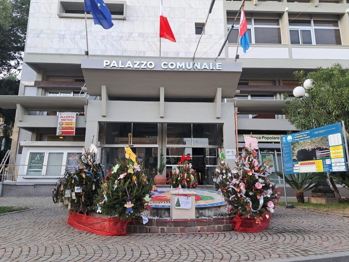 Al via il Concorso Vota l’Albero 2023, organizzato dalla Confcommercio del Golfo Dianese Al via il Concorso Vota l’Albero 2023, organizzato dalla Confcommercio del Golfo Dianese