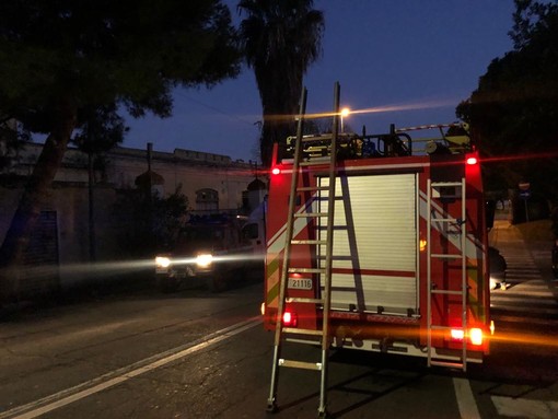 Imperia, auto si schianta contro un muro a Caramagna: paura per i contatori del gas Imperia, auto si schianta contro un muro a Caramagna: paura per i contatori del gas