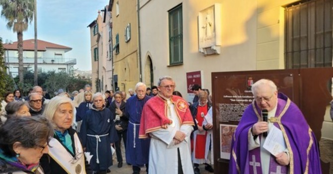 Quaresima 2026: Via Crucis al Parasio e Borgo Peri