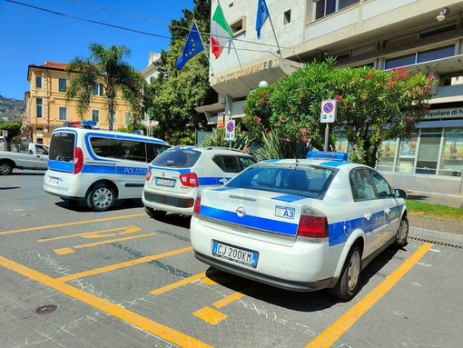 Assenza di vigili la sera a Diano Marina, Manduca (Pd): “Assumere stagionali invece di concorsi per vicecomandante”