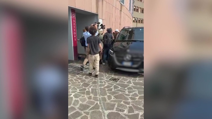 Sinner lascia l'ospedale San Raffaele di Milano dopo gli accertamenti Sinner lascia l'ospedale San Raffaele di Milano dopo gli accertamenti