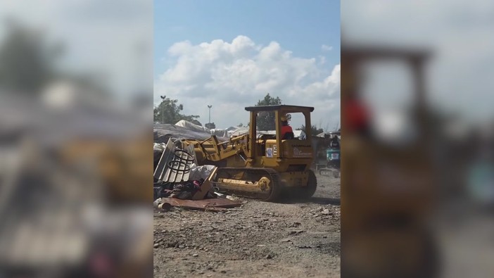 Calabria, ruspe smantellano tendopoli dei braccianti a San Ferdinando