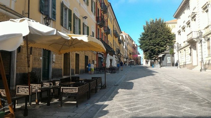 ACCADDE OGGI, 31 MARZO 1988. Petizione con 700 firme di abitanti ed esercenti: “Vogliamo via Cascione isola pedonale" ACCADDE OGGI, 31 MARZO 1988. Petizione con 700 firme di abitanti ed esercenti: “Vogliamo via Cascione isola pedonale"