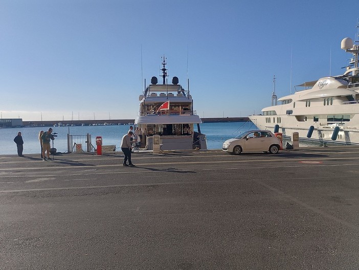 Ciak, si gira a Oneglia, influencer stranieri e yacht nel set d’autunno Ciak, si gira a Oneglia, influencer stranieri e yacht nel set d’autunno