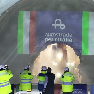 A1, abbattuto l'ultimo diaframma della galleria San Donato A1, abbattuto l'ultimo diaframma della galleria San Donato