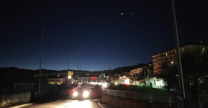 Notte bianca, ma parte della città resta al buio: luci spente lungo via Airenti Notte bianca, ma parte della città resta al buio: luci spente lungo via Airenti