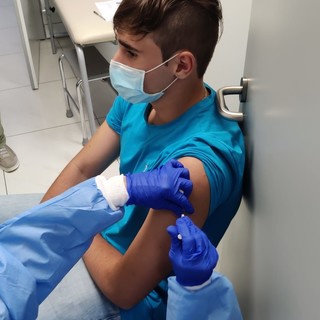 In provincia di Imperia il 73% dei residenti è vaccinato: record a Terzorio con l'80%, maglia nera ad Apricale