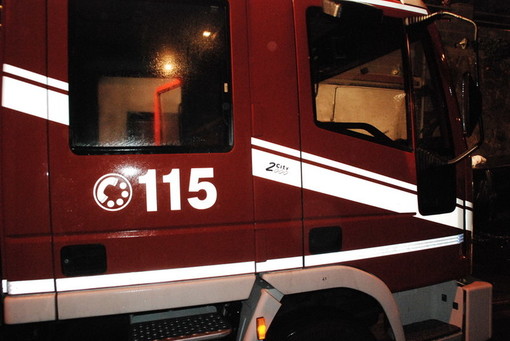 Diano Castello,  tavernetta in fiamme nella notte