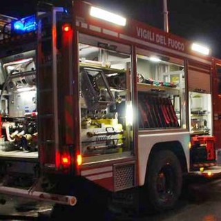 Borgomaro: incendio di sterpaglie questa sera sul colle d'Oggia, Vigili del Fuoco in azione