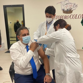 Antinfluenzale, al via vaccinazioni a dipendenti Regione Liguria. Vaccinato anche il presidente Toti