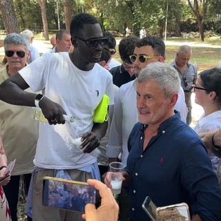 Alemanno esce dal carcere, ecco il brindisi della libertà