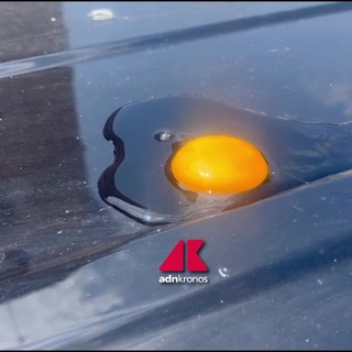 Caldo estremo a Roma, le uova cuociono sul tetto di un'auto al sole Caldo estremo a Roma, le uova cuociono sul tetto di un'auto al sole