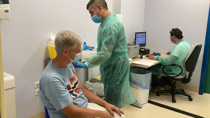 Covid-19, tra Imperia e Camporosso 100 i vaccinati all'open day di oggi: al 'Palasalute' si replica domani dalle 8 alle 18 Covid-19, tra Imperia e Camporosso 100 i vaccinati all'open day di oggi: al 'Palasalute' si replica domani dalle 8 alle 18