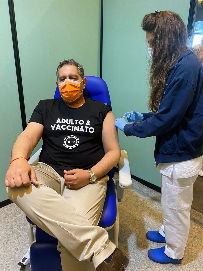 Vaccini: il Presidente della Regione Toti “Da giovedì al via le prenotazioni per la terza dose" Vaccini: il Presidente della Regione Toti “Da giovedì al via le prenotazioni per la terza dose"