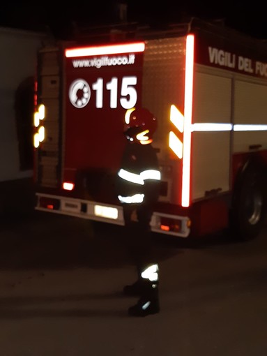 Villetta in fiamme nella notte a Valloria:  in salvo una coppia di anziani